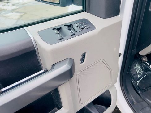 Used 2015 Ford F150 XLT w/ Trailer Tow Package image 28