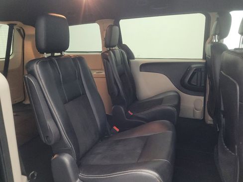 Used 2019 Dodge Grand Caravan SXT FWD image 19