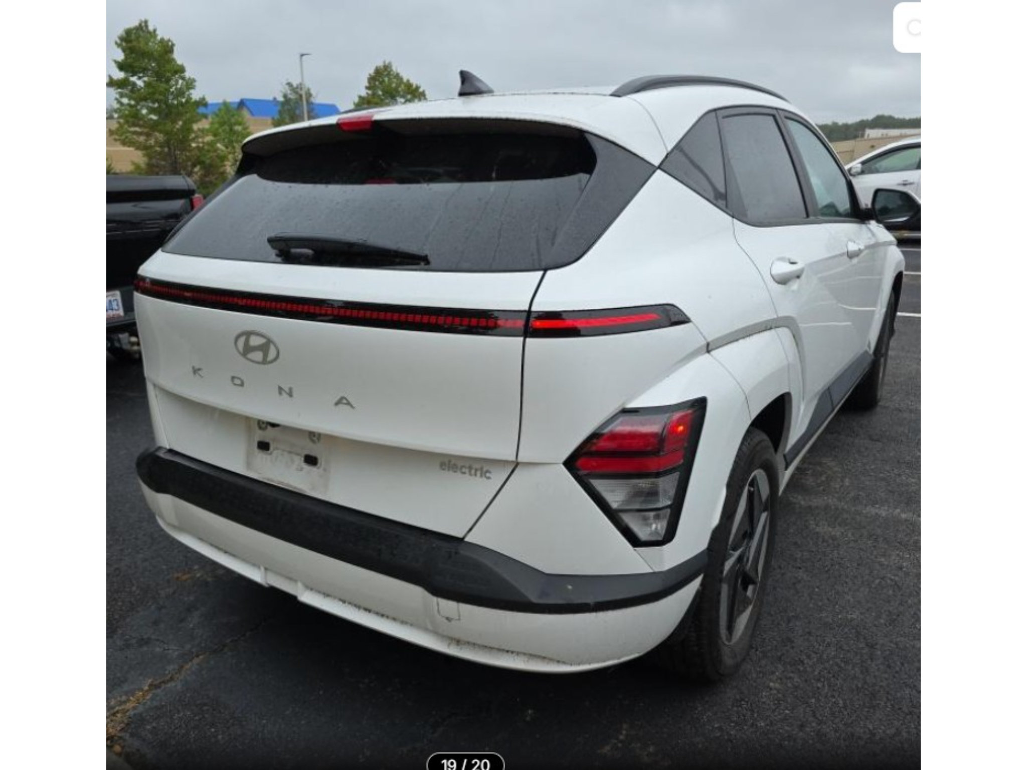 Used 2024 Hyundai Kona SEL FWD image 3
