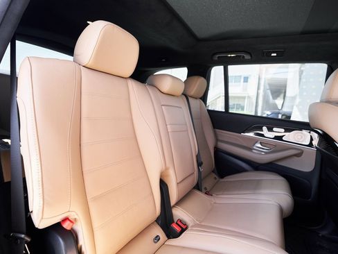 Used 2025 Mercedes-Benz GLS 580 4MATIC image 27