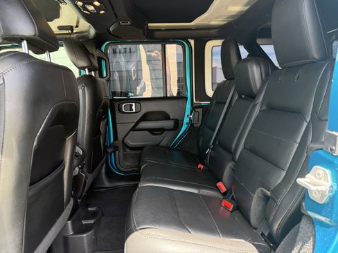 Used 2020 Jeep Wrangler Unlimited Sahara AWD/4WD image 9