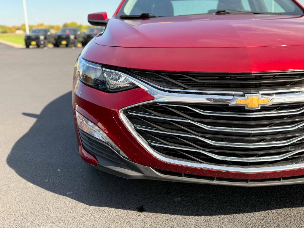 Used 2025 Chevrolet Malibu LT FWD image 4
