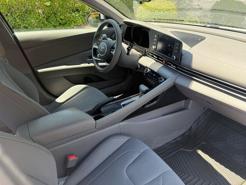 Used 2022 Hyundai Elantra SEL FWD image 16