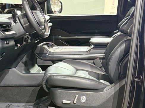 New 2026 Lincoln Navigator Reserve w/ Jet Appearance Package AWD/4WD image 38