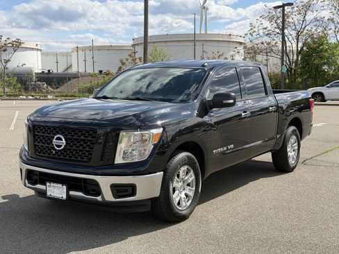 Used 2019 Nissan Titan SV AWD/4WD image 1