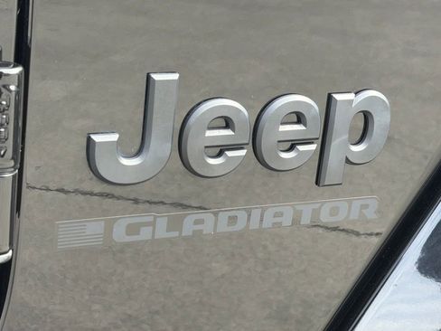 Used 2024 Jeep Gladiator Sport image 9