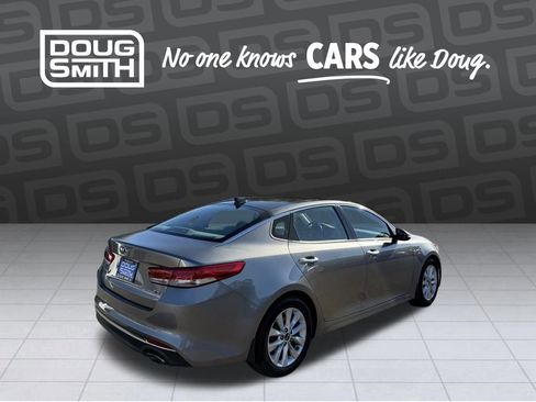 Used 2018 Kia Optima EX w/ Premium Package image 5