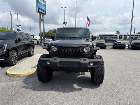 Used 2020 Jeep Gladiator Sport w/ Quick Order Package 24S AWD/4WD image 2