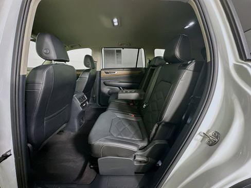 Used 2025 Volkswagen Atlas SE image 28