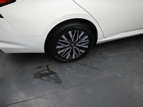 Used 2025 Nissan Altima 2.5 SV FWD image 11