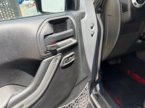 Used 2015 Jeep Wrangler Unlimited Sahara w/ Connectivity Group AWD/4WD image 42