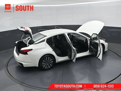 Used 2024 Nissan Altima 2.5 SV FWD image 50