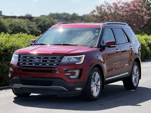 Used 2017 Ford Explorer Limited w/ Equipment Group 301A FWD image 3
