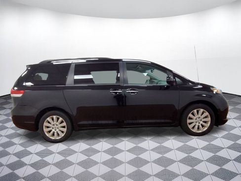 Used 2013 Toyota Sienna XLE image 7