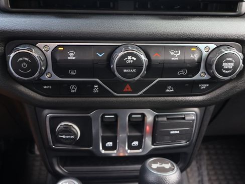 Used 2025 Jeep Wrangler Sport AWD/4WD image 27