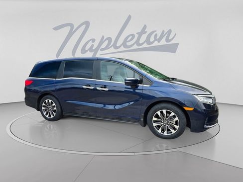 Used 2024 Honda Odyssey EX-L image 3