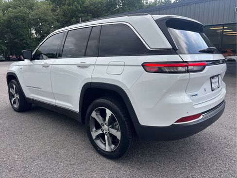 Used 2023 Jeep Grand Cherokee 4WD 4xe image 4