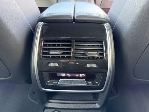 Used 2022 BMW X7 M50i w/ Dynamic Handling Package AWD/4WD image 23