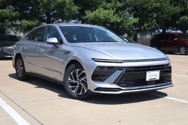 New 2026 Hyundai Sonata Blue FWD image 2