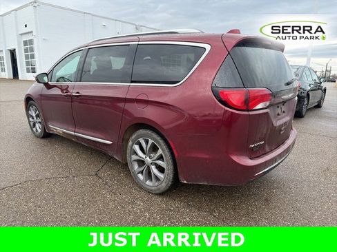 Used 2018 Chrysler Pacifica Limited w/ Tire & Wheel Group image 4