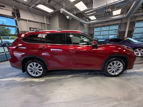 Used 2021 Toyota Highlander Limited AWD/4WD image 33