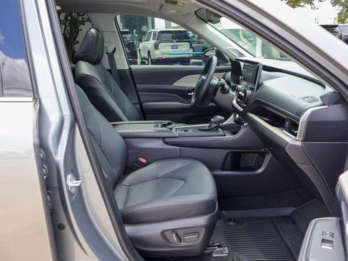 Used 2026 Toyota Grand Highlander AWD image 9