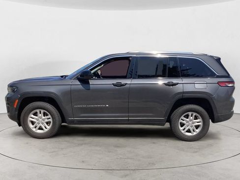 Certified 2024 Jeep Grand Cherokee Laredo AWD/4WD image 2