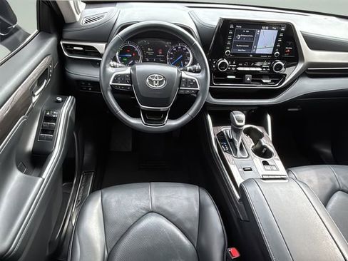 Used 2022 Toyota Highlander Limited FWD image 19
