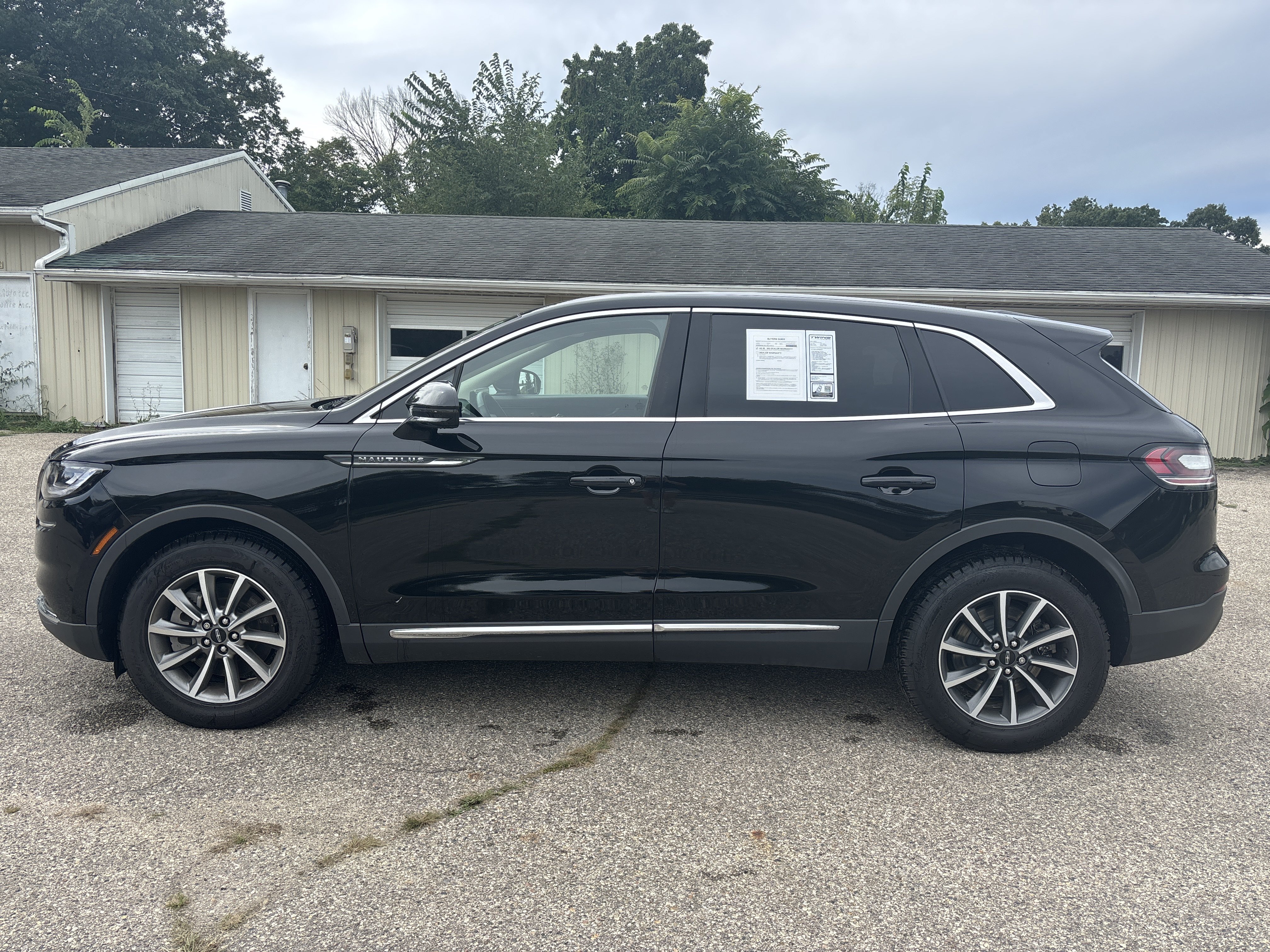 Used 2022 Lincoln Nautilus AWD image 8