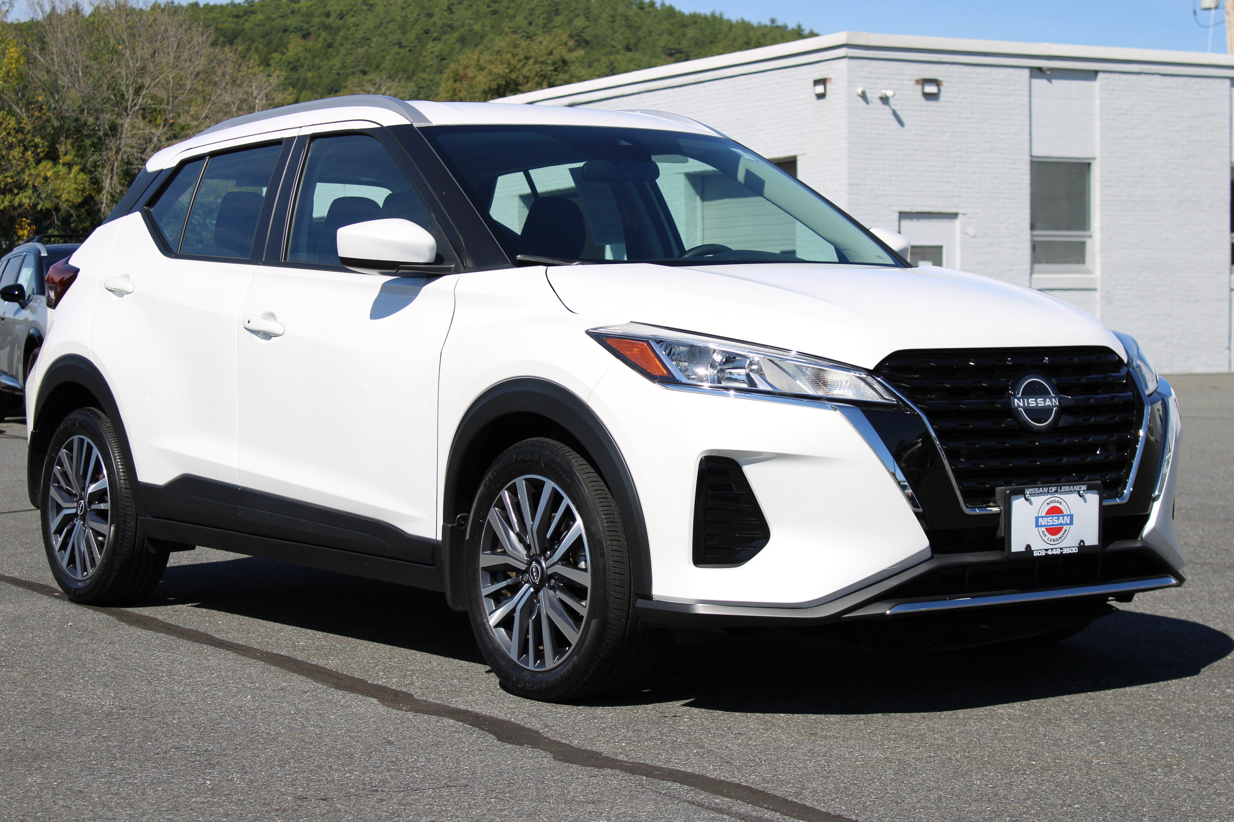 Used 2023 Nissan Kicks SV FWD image 3