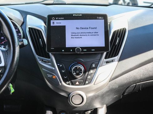 Used 2016 Hyundai Veloster image 13