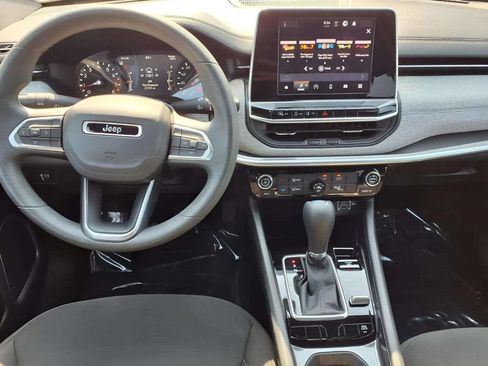 Used 2025 Jeep Compass Sport AWD/4WD image 10