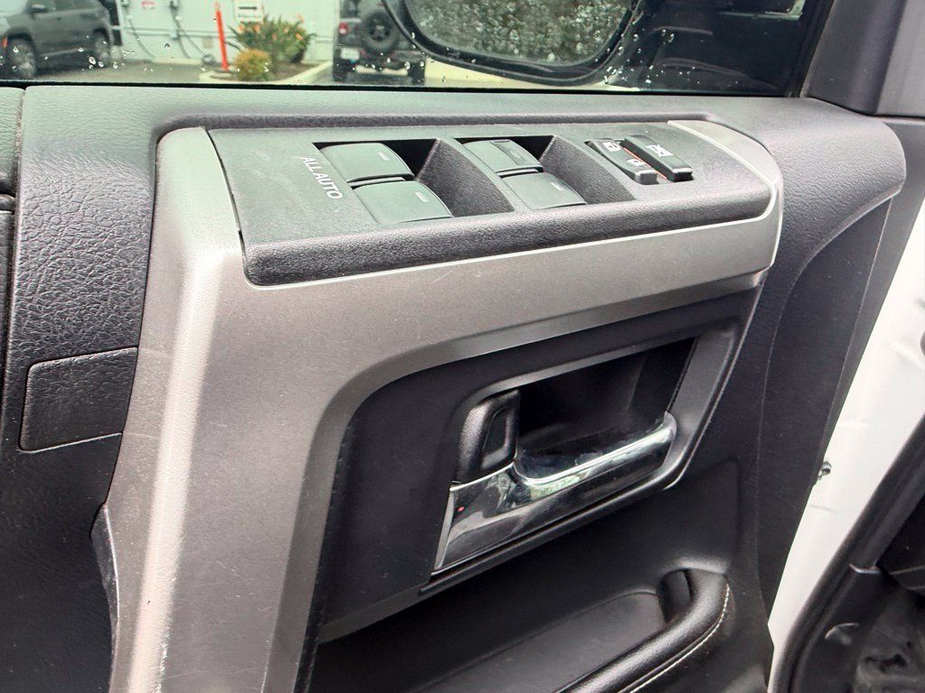 Used 2015 Toyota 4Runner SR5 AWD/4WD image 18