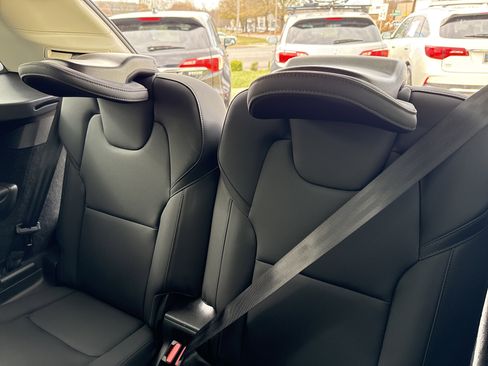 Used 2025 Volvo XC90 B6 Plus image 32