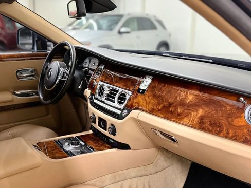 Used 2011 Rolls-Royce Ghost RWD image 38