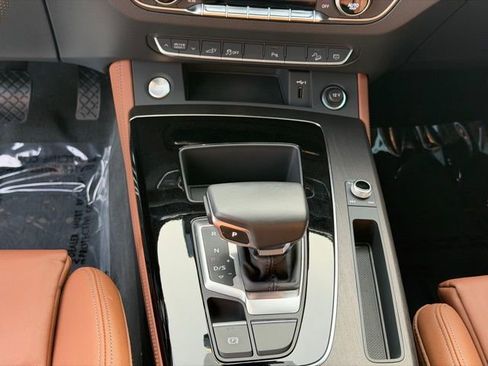 Used 2024 Audi Q5 e Premium Plus w/ Premium Plus Package image 15