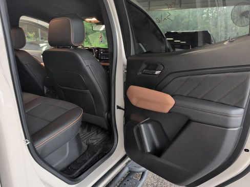 Used 2026 GMC Canyon AT4 AWD/4WD image 11