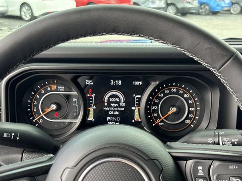 Used 2025 Jeep Gladiator Sport AWD/4WD image 24