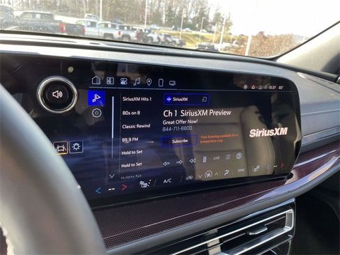 Used 2025 Chevrolet Traverse Z71 image 29