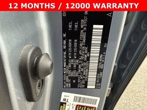 Used 2021 Toyota Highlander XLE image 30