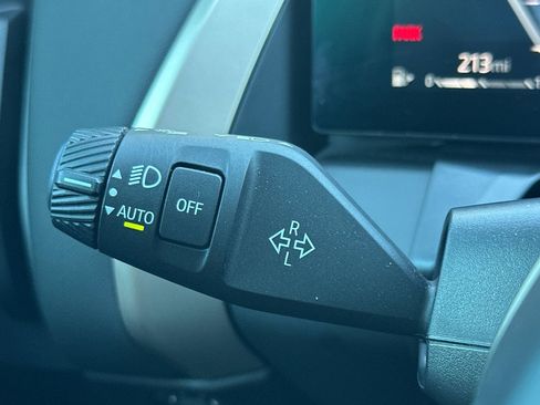 Used 2025 BMW X3 xDrive30i w/ Convenience Package image 32