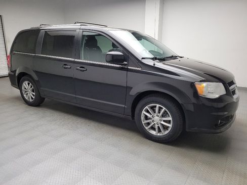 Used 2019 Dodge Grand Caravan SXT FWD image 11