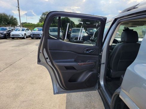 Used 2023 GMC Acadia Denali w/ Denali Ultimate Package image 33