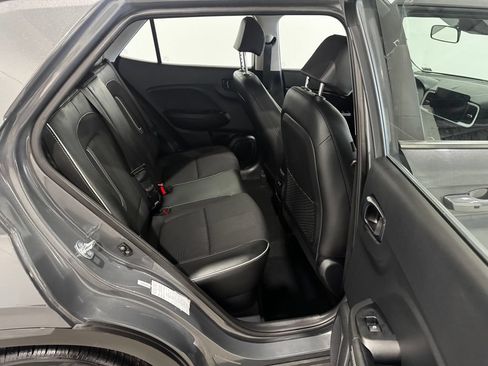 Used 2025 Hyundai Venue Limited FWD image 25