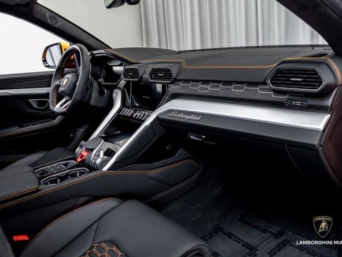 Used 2022 Lamborghini Urus image 43