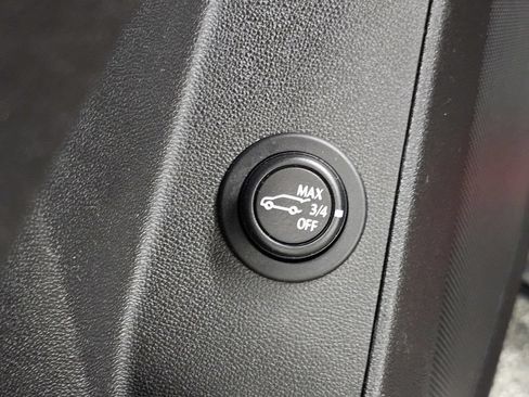 Certified 2024 Chevrolet Equinox LT FWD image 35