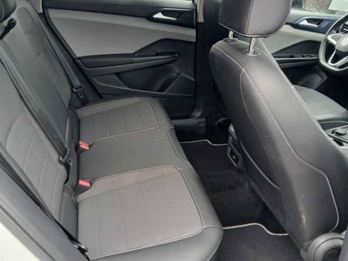 Used 2023 Volkswagen Taos SE image 17