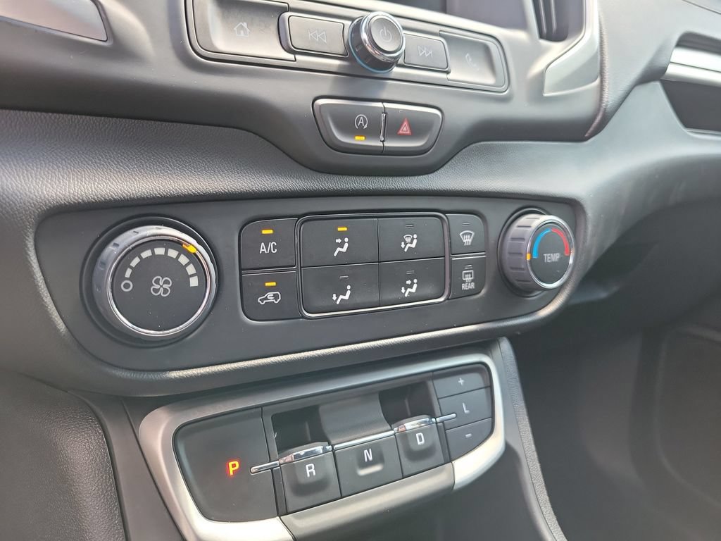 Used 2024 GMC Terrain SLE AWD/4WD image 32