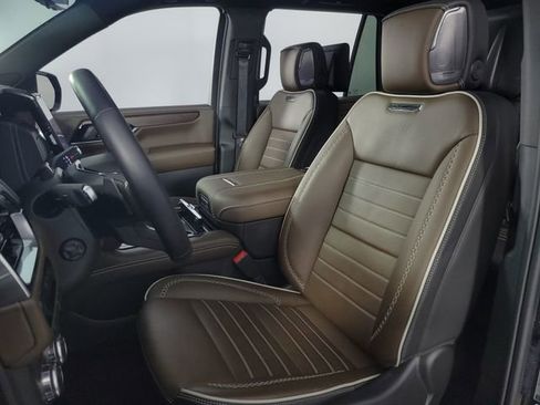 Used 2025 GMC Yukon Denali Ultimate image 16