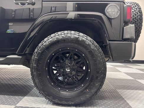 Used 2013 Jeep Wrangler Unlimited Sahara w/ Dual Top Group AWD/4WD image 10